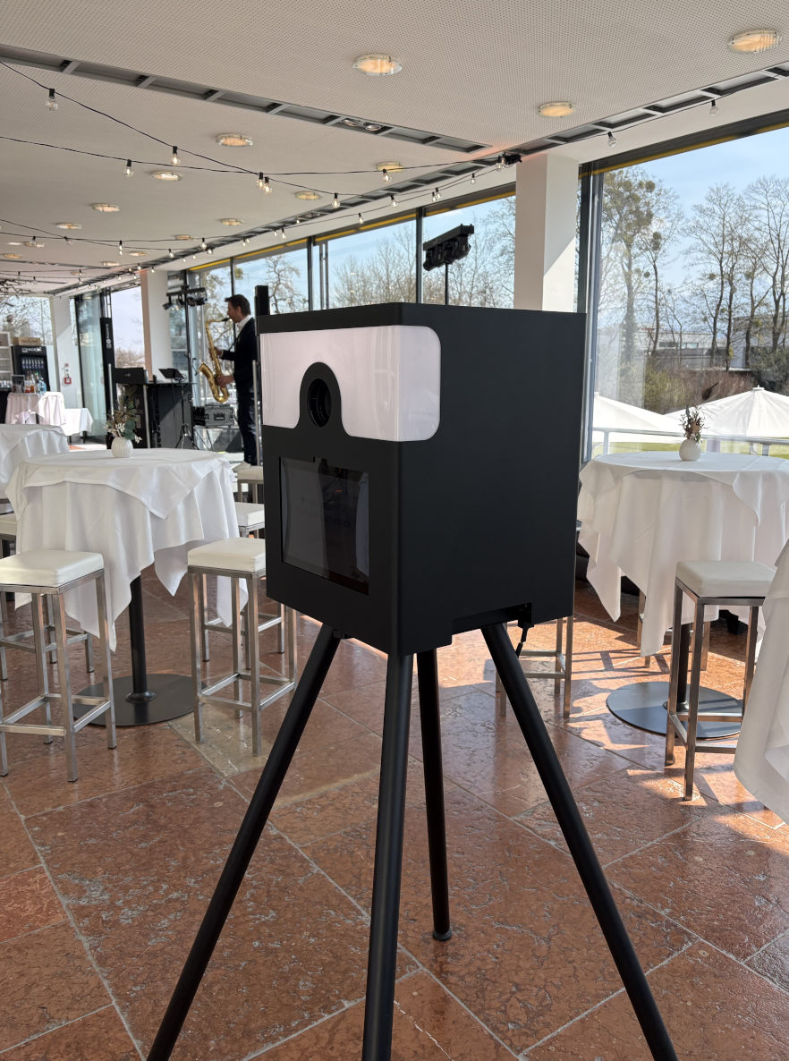 Ansicht der Snapbox Fotobox Lite beim Einsatz bei einer Hochzeit